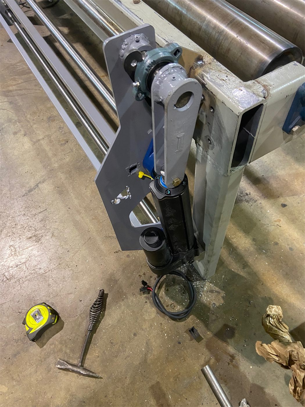Hydraulic actuator and pivot assembly during fabrication